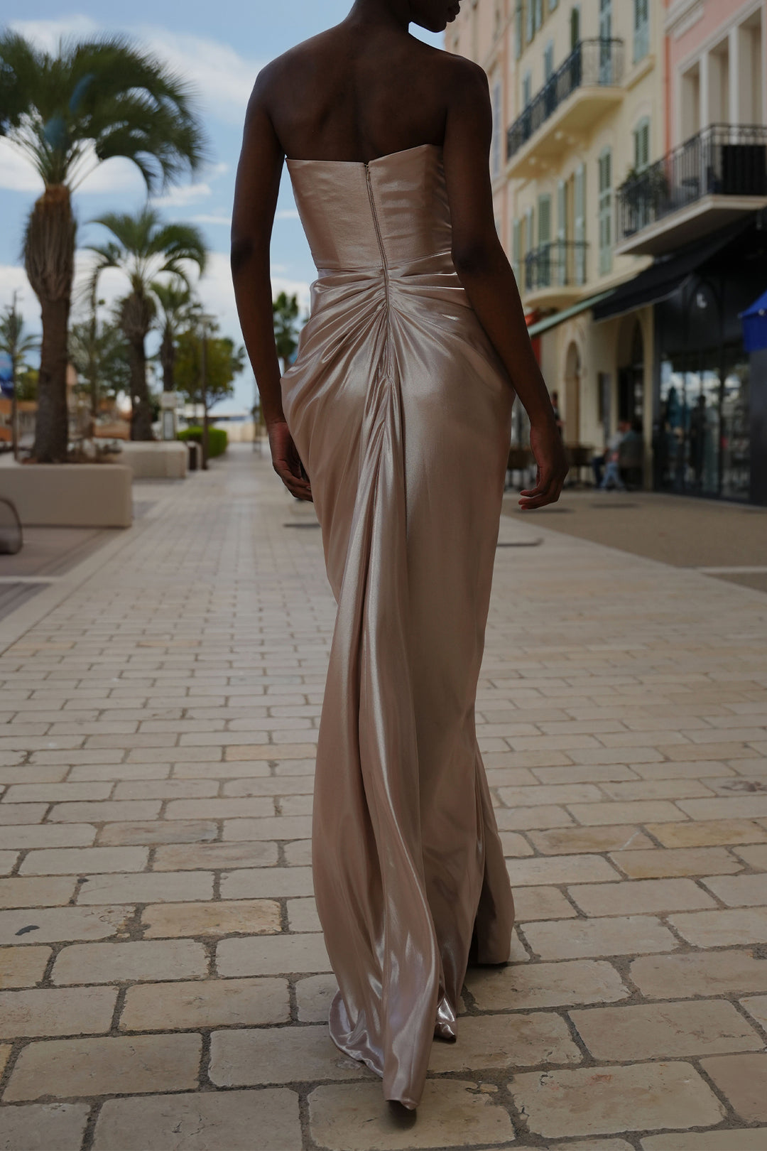 Yuno Glossy Chiffon Long Dress In Light-Gold