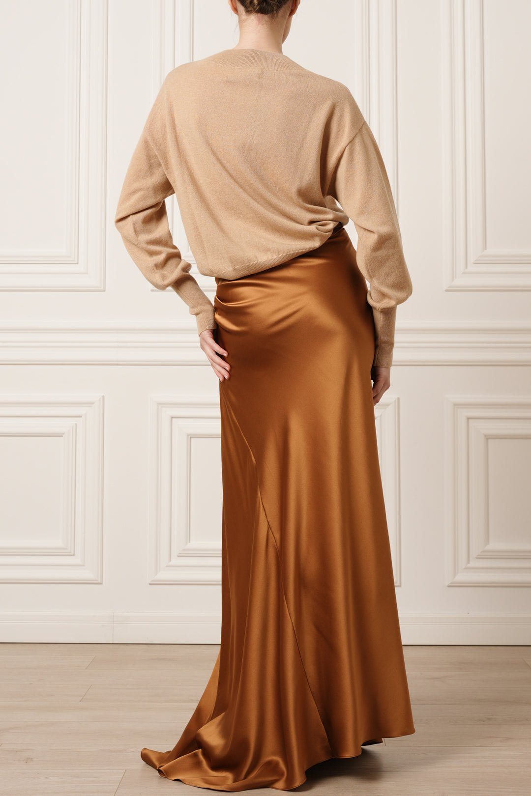 Huda V-Neck Cashmere Sweater In Dune