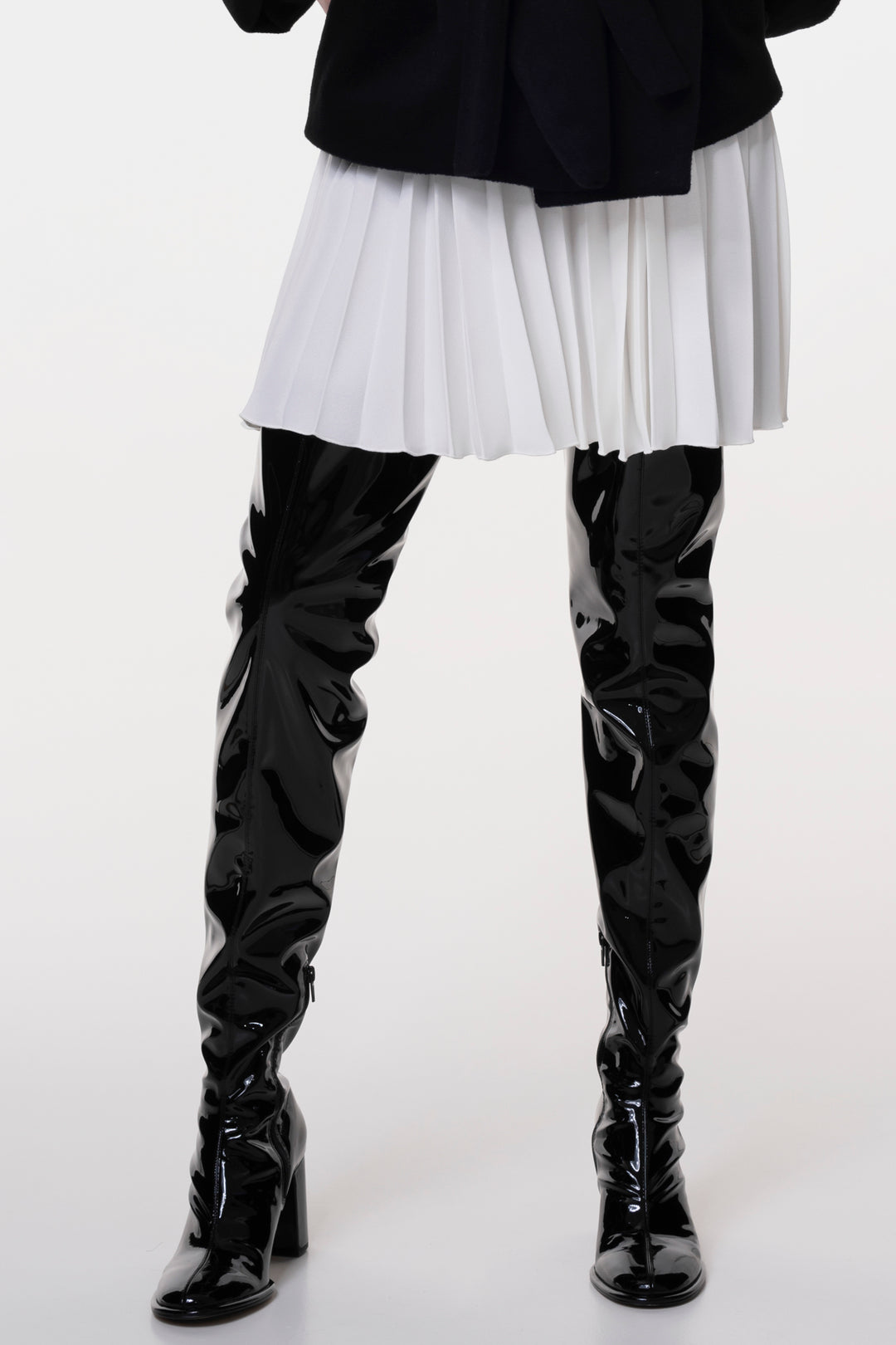 Pleated Crepe Short Skirt In Ivory
