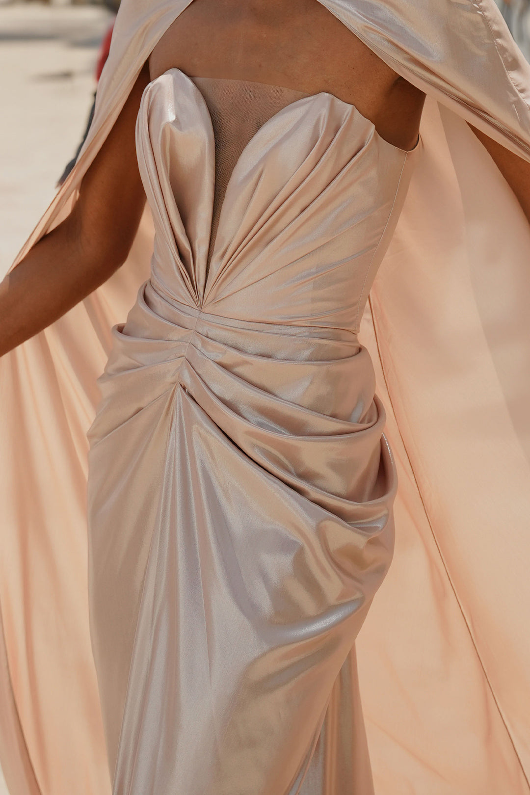 Yuno Long Dress In Light-Gold