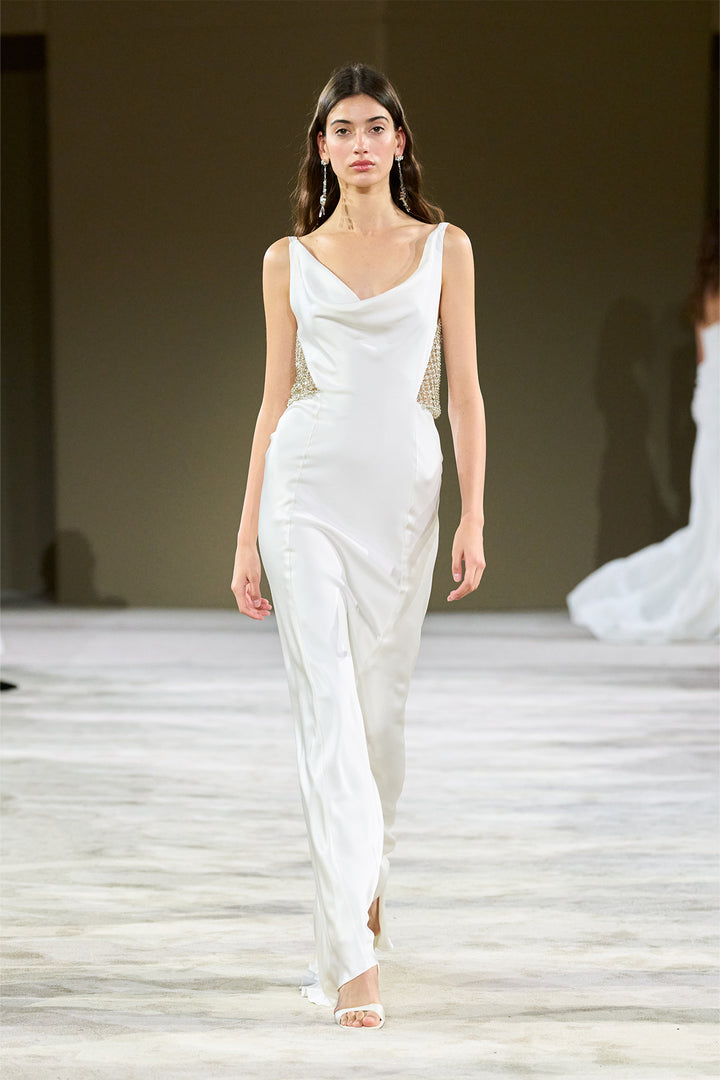 Elaris Dress In White-Silver