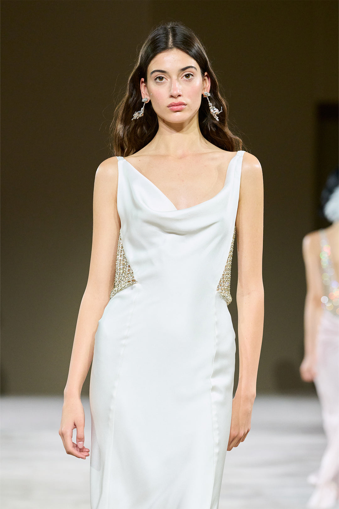 Elaris Dress In White-Silver