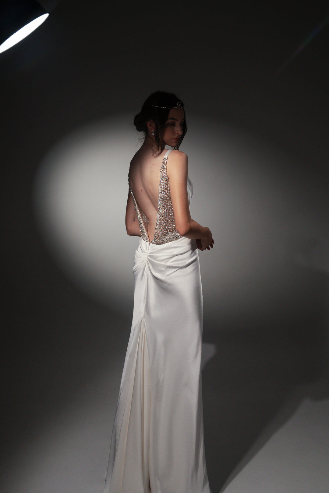 Elaris Dress In White-Silver