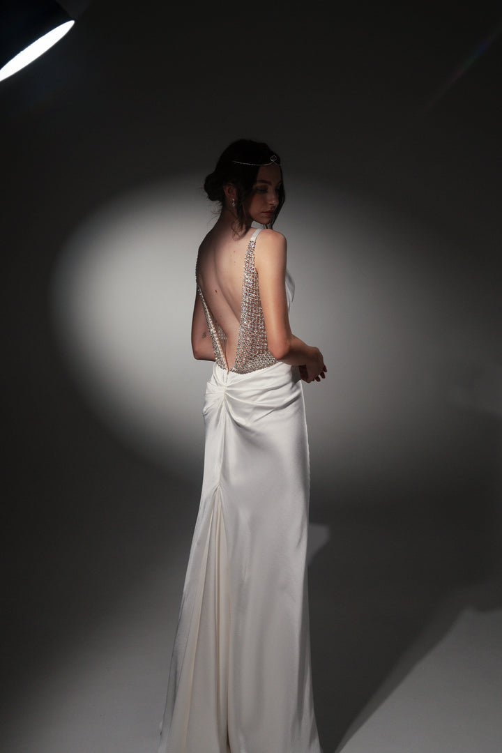 Elaris Dress In White-Silver