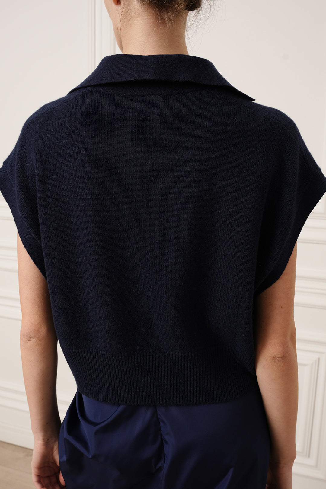 Shiya V-Neck Cashmere Sweater Vest In Neptune