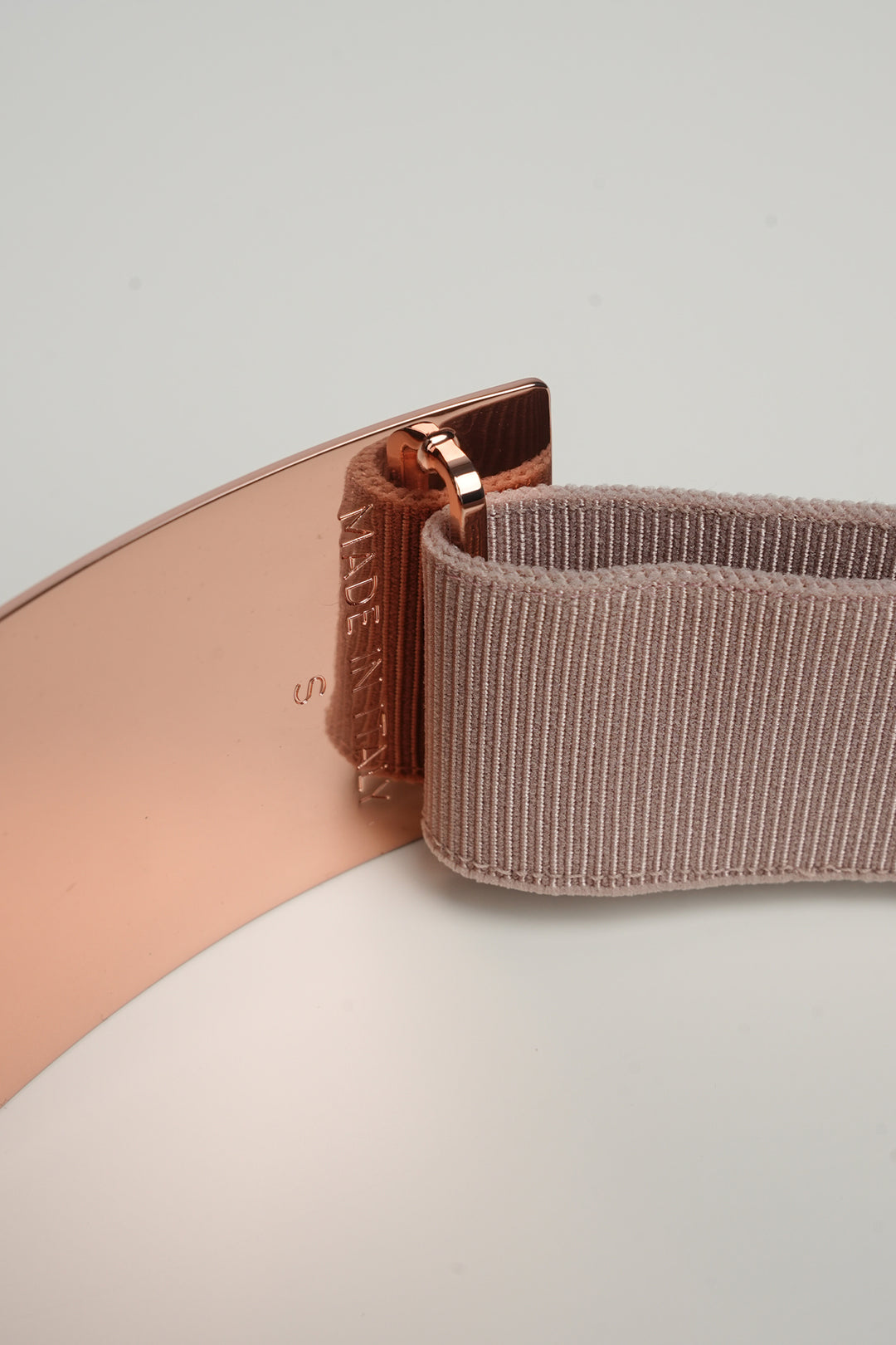 Xenis Front Metal Belt In Rose Gold-Plated